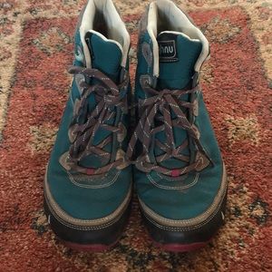 Ahnu Sugarpine waterproof Hiking Boots